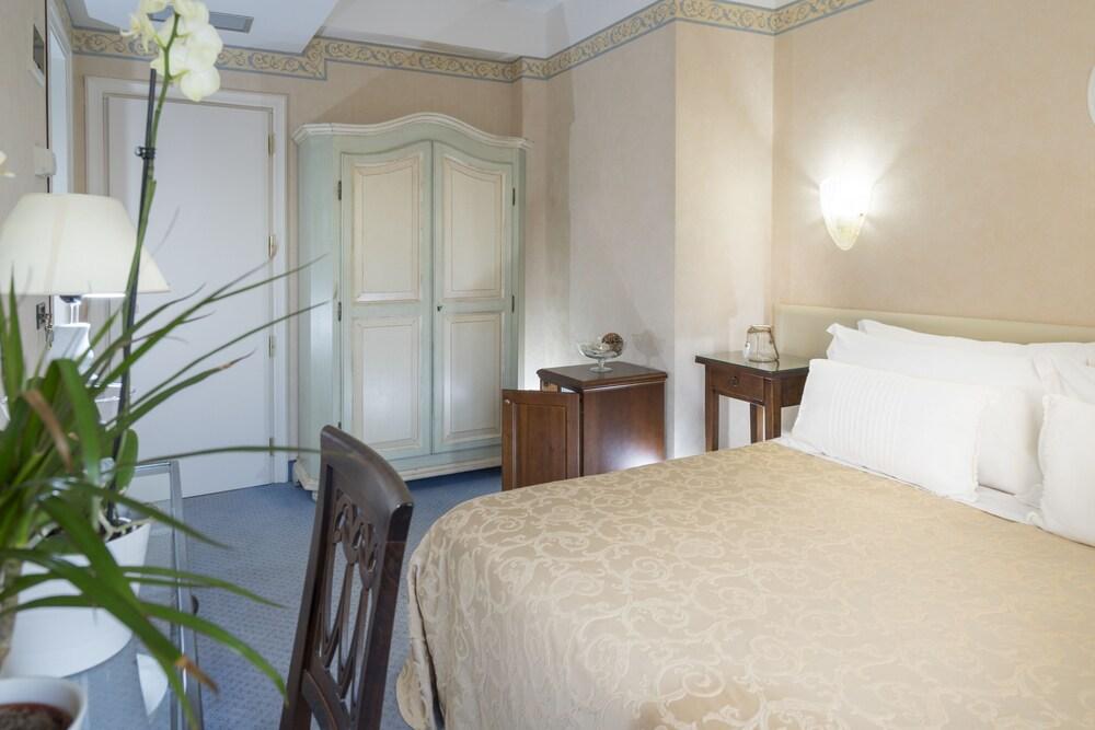 Hotel Apollo Riccione Exteriör bild